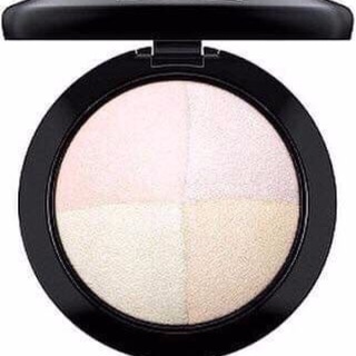 Phấn bắt sáng 4 ngăn M.A.C minerralize barely dressed