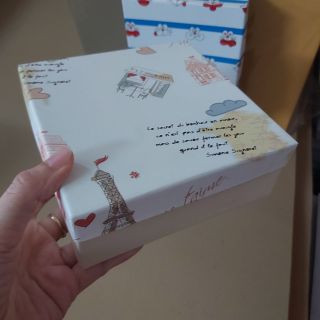 HỘP QUÀ VUÔNG 14X14X5CM GIÁ RẺ- ĐƯỢC CHỌN MẪU
