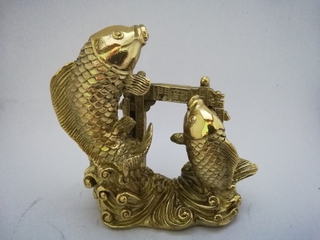 Tượng Cá Chép Vượt Vũ Môn nhỏ bằng đồng