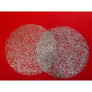 Tấm lót bàn ăn, lót lọ hoa, placemat, nhựa dẻo màu bạc, đường kính 38cm, xinh, rẻ, tiện lợi