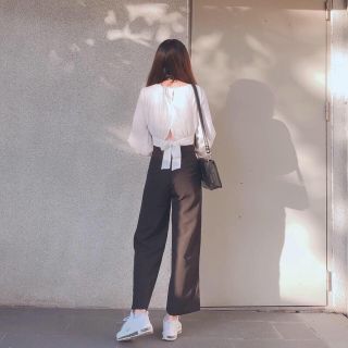 ÁO CROPTOP EVELYN TOP VERSION 2 CỘT NƠ LƯNG TAY DÀI Siêu Xin