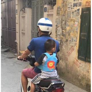 Đai đi xe máy dạng balo cho bé