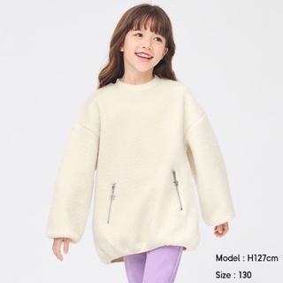 Áo giả lông cừu cổ tròn bé gái tuổi teen dễ thương với 2 túi kéo khoá bên hông của GU - Nhật