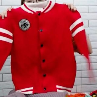 Áo len của bé thái hiền