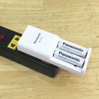 Sạc kèm 2 Pin AA Panasonic BQ-CC52 Nhật Bản