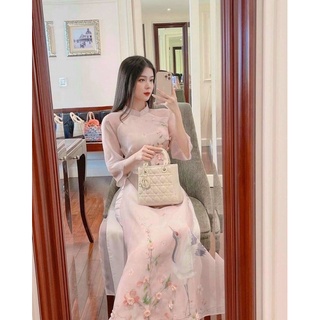 Áo dài Hồng Hạc đính kết thủ công tỉ mỉ mặc tết