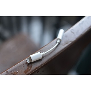 Cáp Chuyển Tai Nghe Từ Cổng Lightning Ra Jack 3.5mm