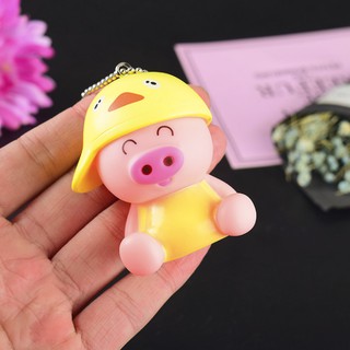 Móc khoá heo ngồi đội mũ