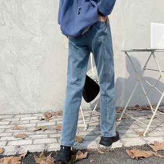 Quần Jeans ống đứng - chữ ở dọc ống quần bắt mắt