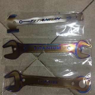 Bảng tên titan