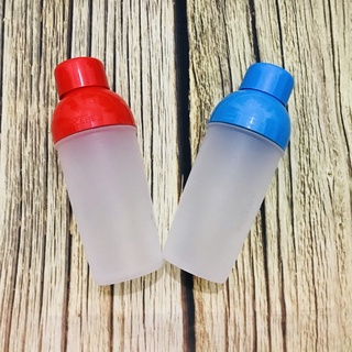 Bình nhựa lắc Nescafe 300ml có chia dung tích.