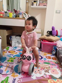 Xe chòi chân con ong có nhạc + đèn