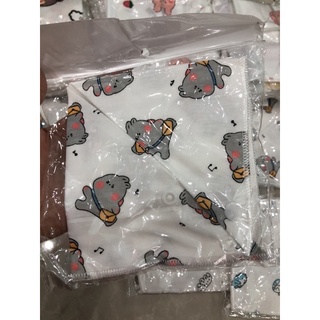 Khăn yếm tam giác cotton nền trắng hình ngộ nghĩnh có cúc bấm tiện lợi cho bé