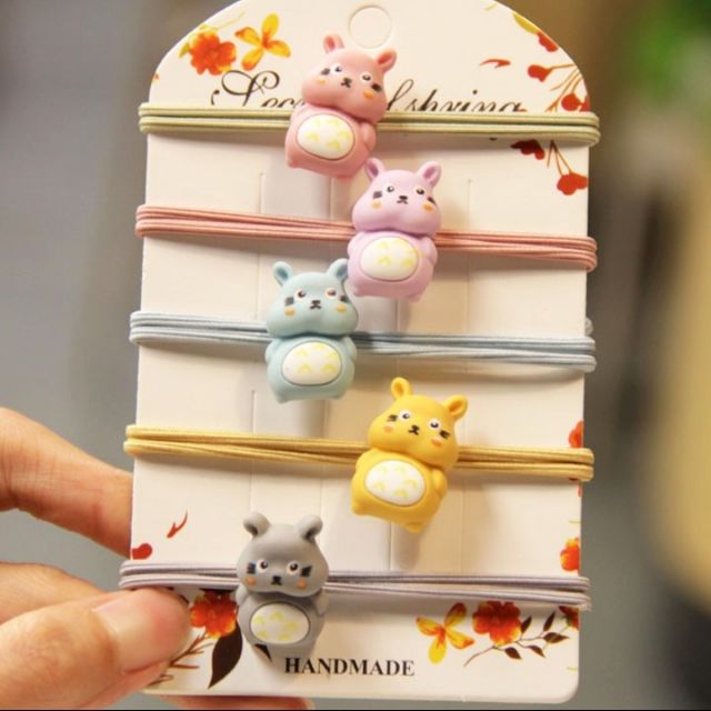Cột tóc chuột đáng yêu
