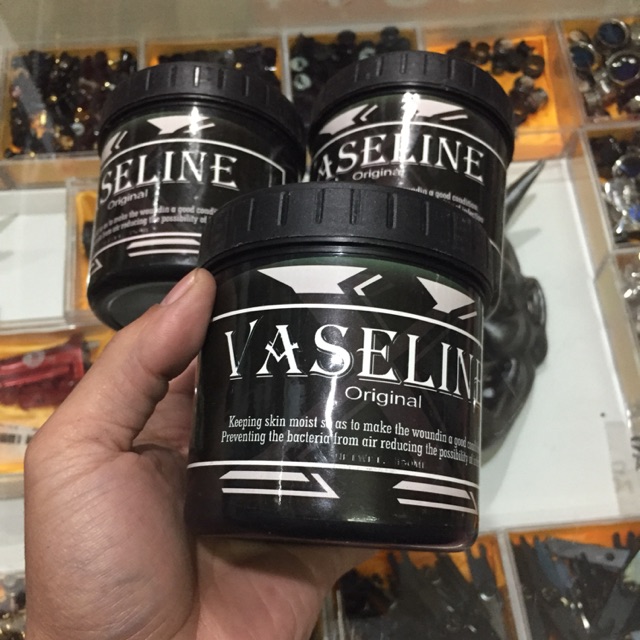 Vaseline đen và trắng lâu mực xăm để thừa và dưỡng hình xăm