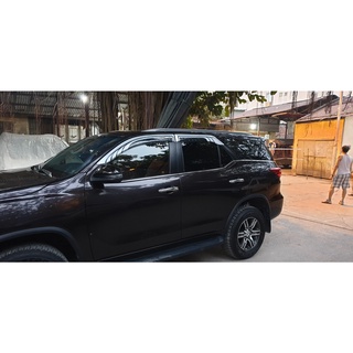 Nẹp viền chân chân kính xe Toyota Fortuner đời 201-2019