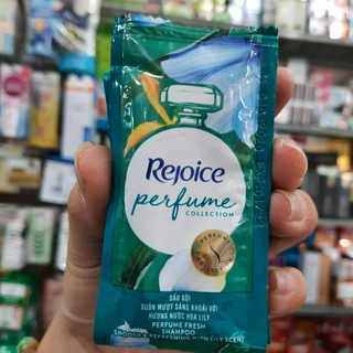 DẦU GỘI REJOICE HƯƠNG HOA LILY DÂY 12 GÓI (6g x 12)