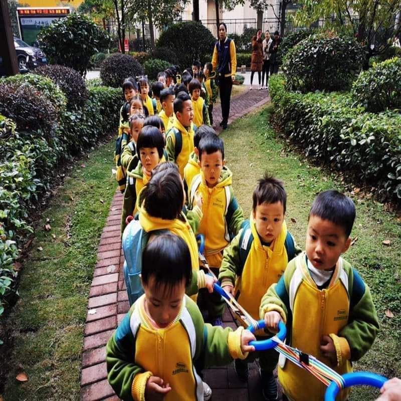 dây dắt trẻ dã ngoại