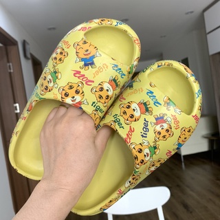 Dép quai ngang nữ hoạt hình ngộ nghĩnh đáng yêu màu cốm