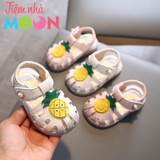 Sandal tập đi cho bé gái hình quả dứa kín mũi đế chống trơn trượt