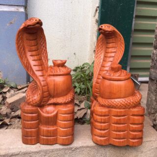 Tượng con rắn gỗ hương