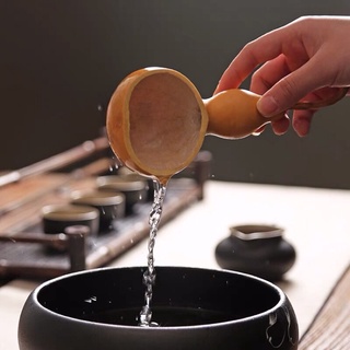 Gáo múc nước chế tác từ quả Bầu Hồ Lô.