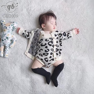 Set Bộ Bé Gái Quỳnh Boutique Khoác Và Yếm Len Cho Bé Hoạ Tiết Hoa Báo