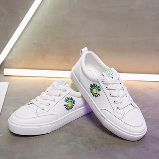 Giày sneaker nữ phối trắng cực xinh cho các nàng