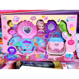 Bộ trang điểm phấn thật kèm túi xách và búp bê chibi 200k