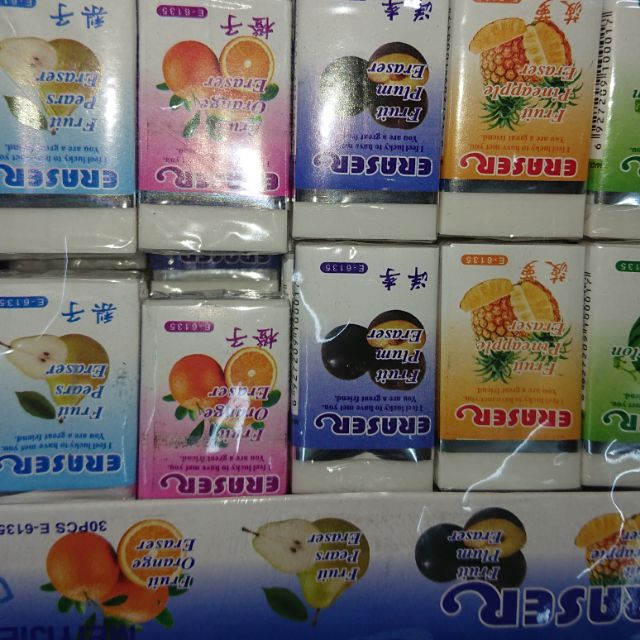 1 set 3 cục Gôm/tẩy trái cây