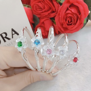 Vòng tay hoa đính đá  nhân tạo chuẩn bạc ta