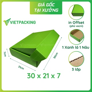 30x21x7 - 8 hộp carton nắp gài hông màu xanh lá phủ vecni đựng quần áo V1004