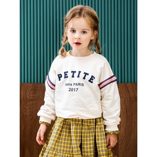 Áo nỉ da cá bé gái in chữ Petite. HA1500