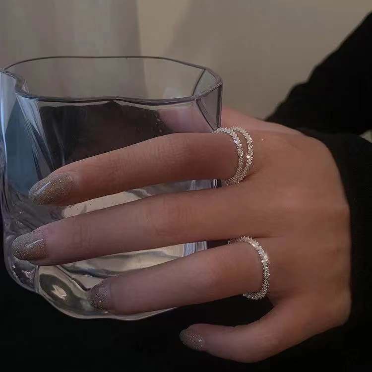 Nhẫn bạc lấp lánh 
