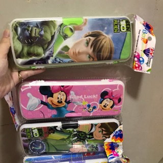 Hộp đựng bút bằng nhựa