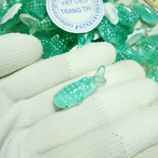 Cá voi xanh trong suốt charm slime