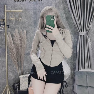Áo khoác QC dây kéo có nón may logo bên tay cực xinh , chất poly dày dặn mềm ( ảnh thật )