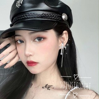 (2 màu) Khuyên tai unisex phong cách Gothic chữ thập phối dây xích bao ngầu