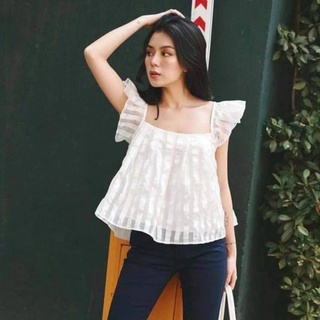 ÁO TRẮNG DÁNG XÒE CỰC XINH, 𝐃𝐨𝐭𝐢𝐢 𝐓𝐨𝐩