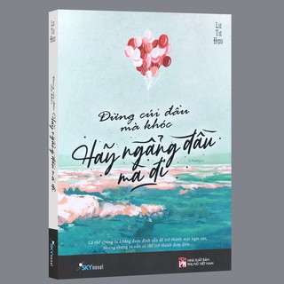 Sách - Đừng Cúi Đầu Mà Khóc, Hãy Ngẩng Đầu Mà Đi (Kèm Bookmark) - Lư Tư Hạo - Thanh Hà Books HCM