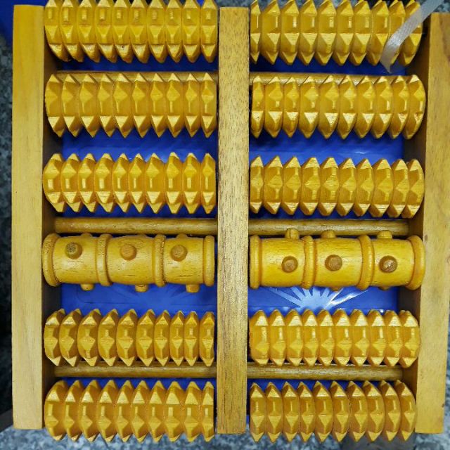 Lăn chân gỗ massage thư giãn