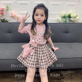 Set áo chữ + váy kẻ kèm túi thỏ xinh