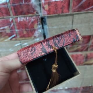 Hộp gấm đựng nhẫn,vòng tay, vòng chỉ đỏ kim vàng