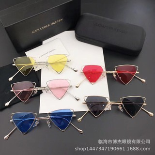 Kính tam giác thời trang sành điệu cho bé
