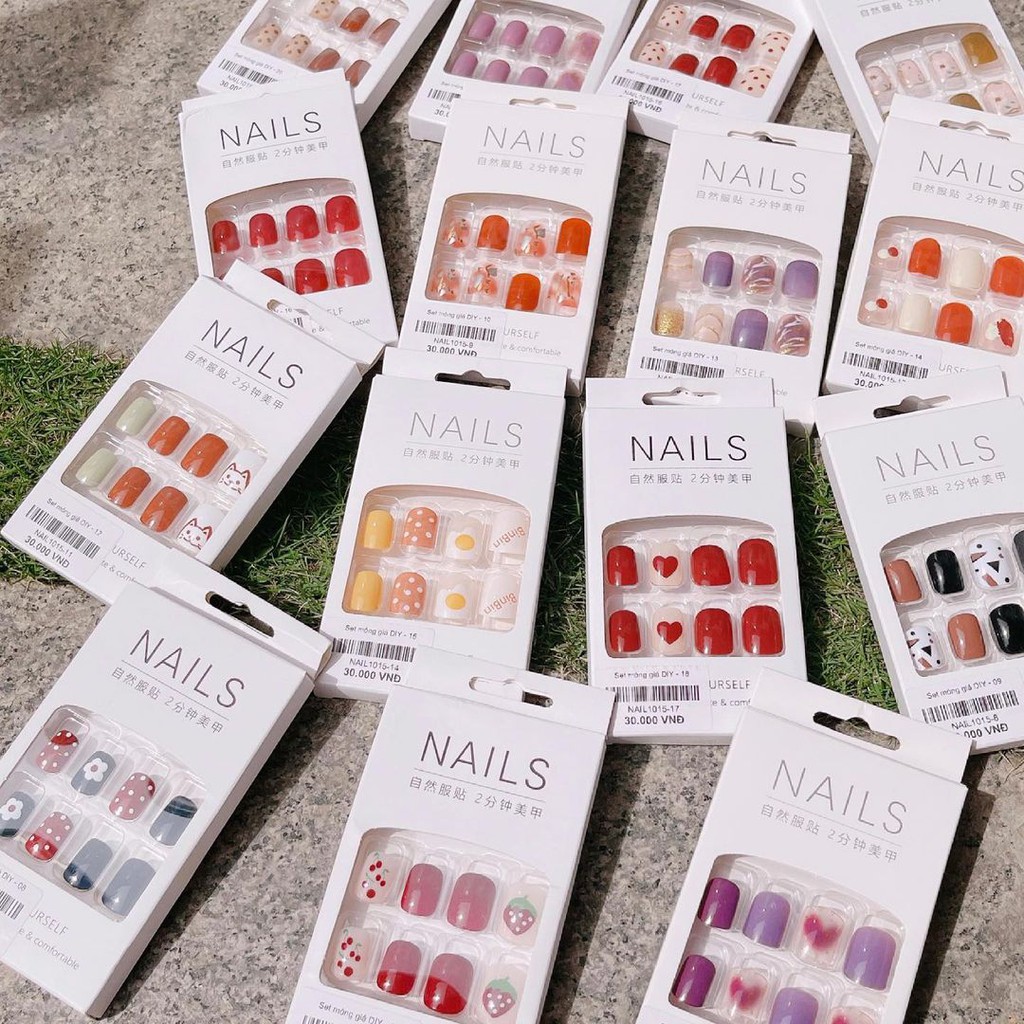 Nail Box (Kèm Keo Dán Móng) Nhiều Mẫu