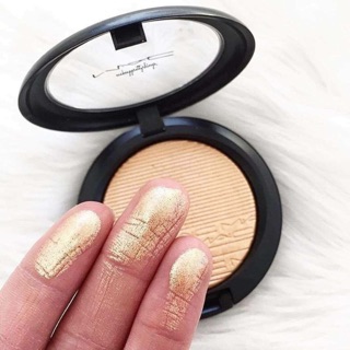 Phấn light M.A.C extra dimension skinfinish