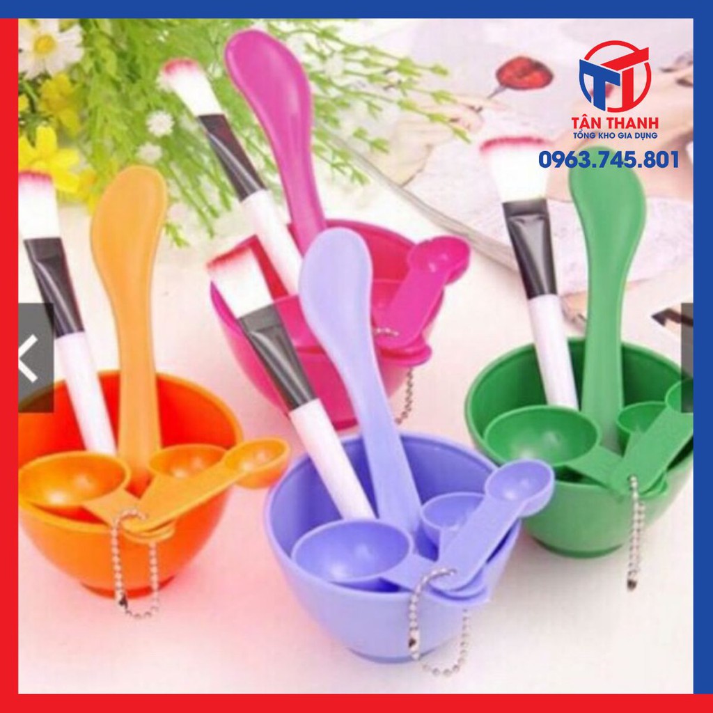 Bộ dụng cụ chăm sóc da mặt.