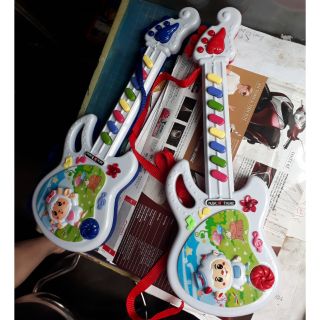 Đàn ghita tặng pin trẻ em đàn hát