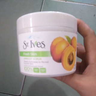 Tẩy da chết hương mơ st lves