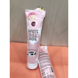 Tẩy tế bào chết Cathy Doll White Milk Shine 320ml